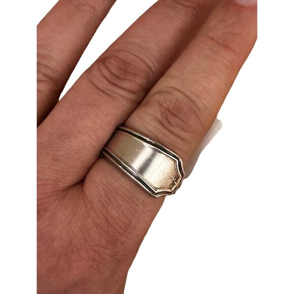 Dark Romance Floral Size 9 Sterling Silver Plated Spoon Ring - Picture 6 of 6